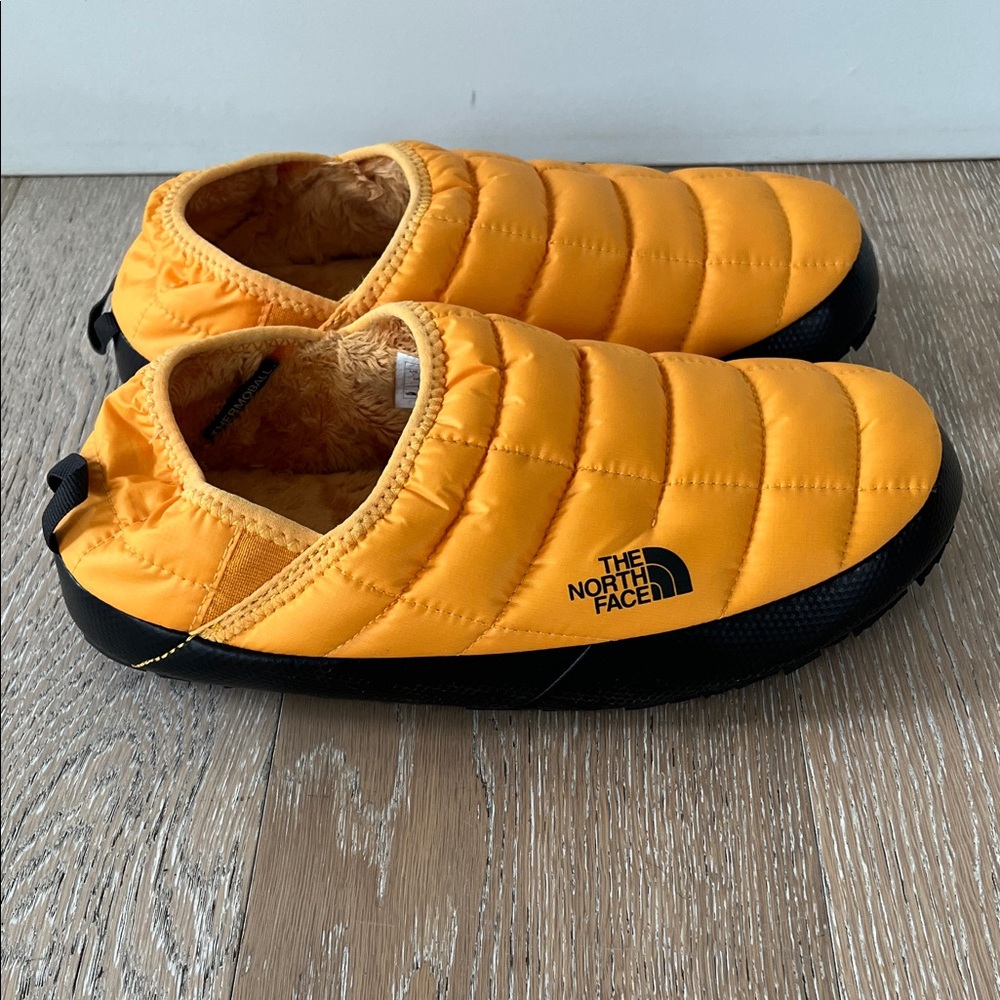 The North Face insulated slip-on mule - orange with black sole